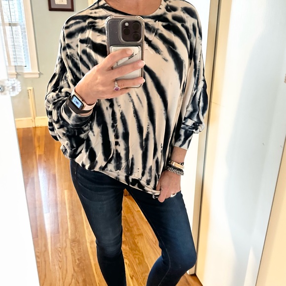 Young Fabulous & Broke Tie Dye Sweatshirt Size M Blue Cream EUC - Picture 4 of 14